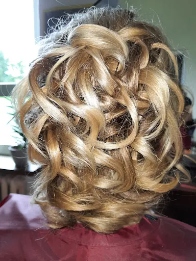 Agnieszka Malinowska. Salon fryzjerski. Hair salon.